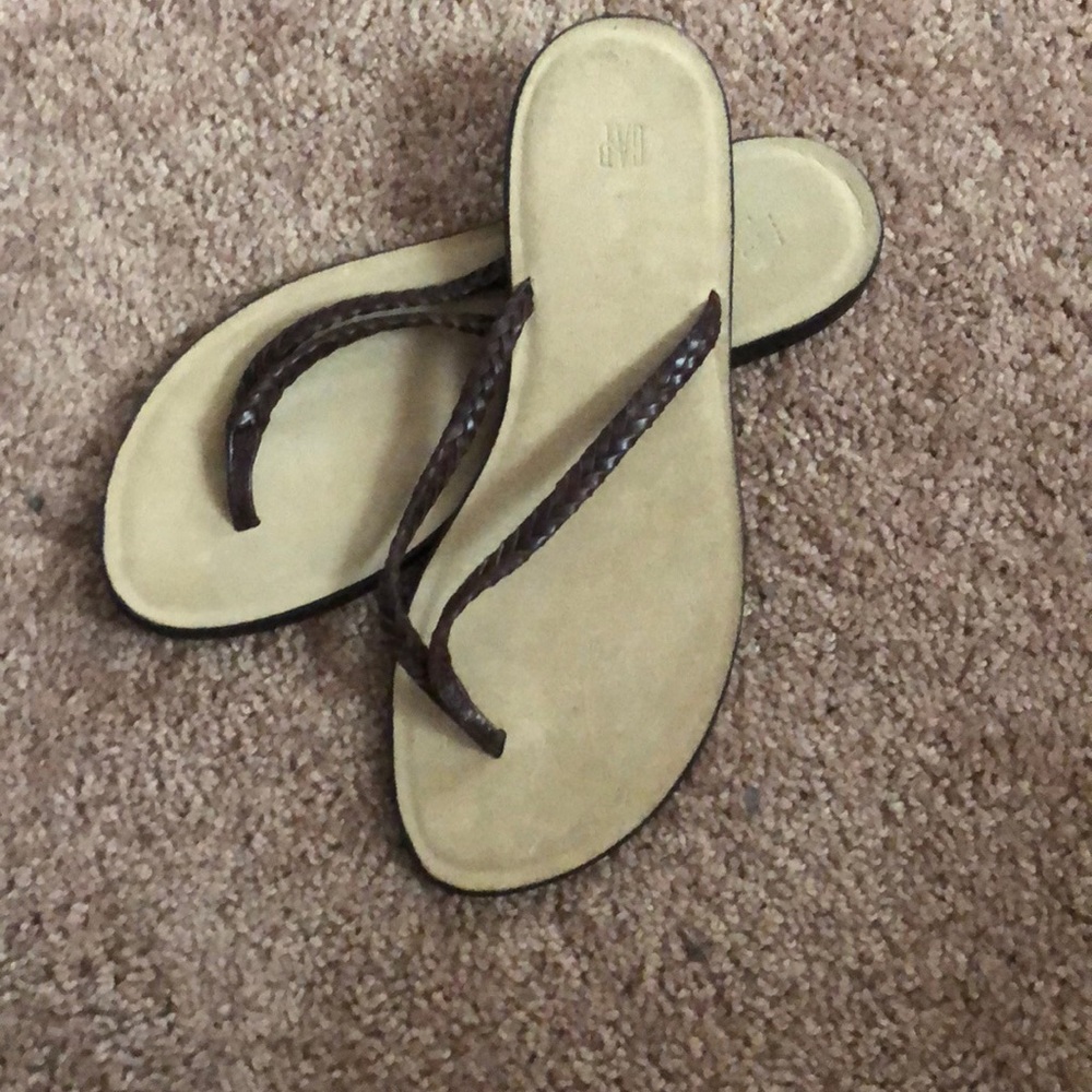 Gap leather flip flops new without tags size 8